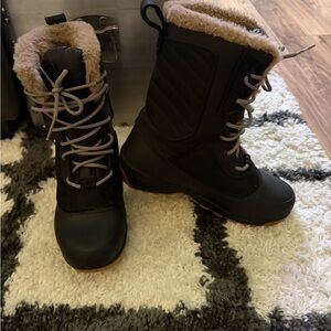 The North Face Women's Size 7 Black Faux-Fur Lined Snow Boots - Excellent